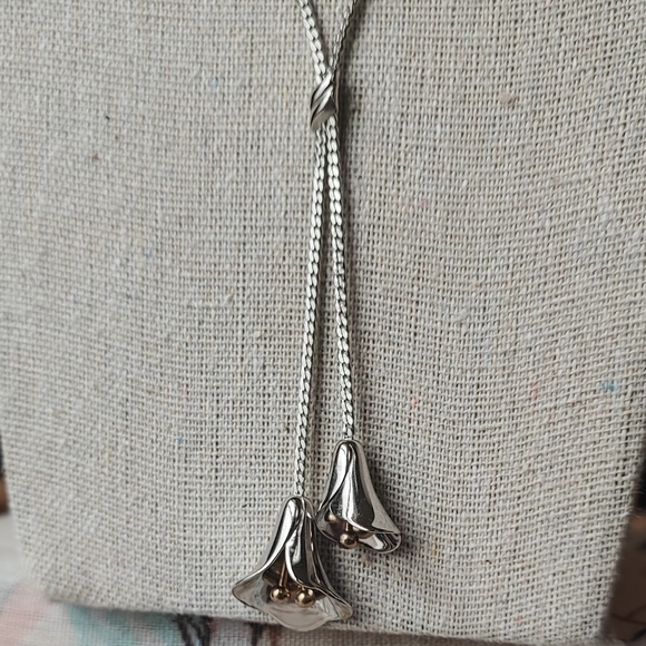 Highly Polished Silver and Gold Tone Dual Calla Lily Signed Avon Necklace EUC - Picture 3 of 10